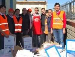 Suruç'ta Gönüllüler 400 Aileye Et Ve Giyisi Yardımında Bulundu