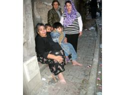 Yangında Mahsur Kalan Annesi İle Kardeşini Kurtardı