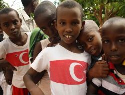 Türk Gönüllüler Somalili Yetimleri Sevindirdi