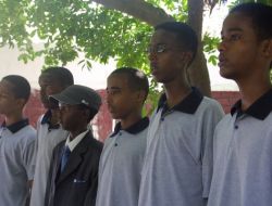 Somalili Çocuklardan Türk İşadamlarına İstiklal Marşı Sürprizi