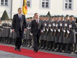 MEDVEDEV’DEN İRAN UYARISI