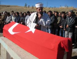 Kardeşinin Düğününden Dönen Uzman Çavuş Trafik Kazasında Öldü