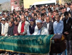 Domuz Gribinden Ölen M.g.'nin Cenazesi Toprağa Verildi
