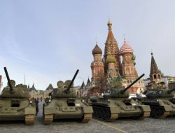 “askeri Töreni İzleyen Türk Büyükelçisi, Ankara'nın Sscb'ye Saldırmasını Önledi”