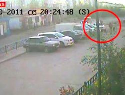 “uyuşturucu Bağımlısının” Bir Kadına Çarptığı Feci Kaza Güvenlik Kamerasında