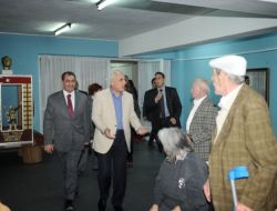 Vali Mutlu, Bayramda Yaşlıları Ve Yetimleri Unutmadı