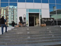 Edremit Belediye Sarayı'nı Su Bastı