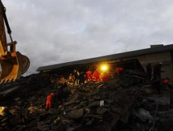 Bayram Otel Yıkıldı