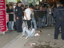 Adliye Önünde Bıçaklı Sopalı Kavga