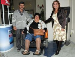 Manisa Belediyesi Engelli Vatandaşın Akülü Arabasını Tamir Ettirdi