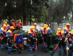 Temizlik Görevlileri 'Çöpçüler Kralı'nı Doğum Gününde Andı