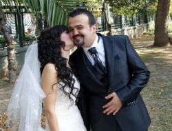 11.11.2011'de Evlendi, 'Kadına Şiddete Hayır!' Diye Bağırdı