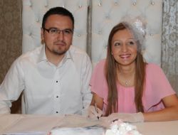 Evlilik Yıl Dönümünü Unutmamak İçin Bugün Nikah Kıydılar