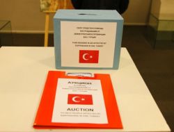 Türk Ve Kazak Sanatçılardan Örnek Davranış: Ortak Serginin Geliri Van'a