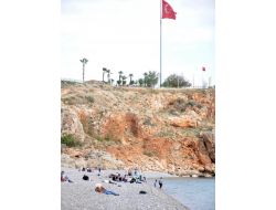 Doğu Ve Güneydoğu Anadolu’da Kar, Antalya’da Bahar Var