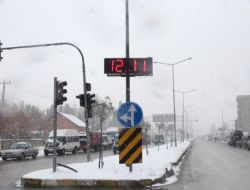 Yüksekovada Kar Yağışı Etkili Oluyor..