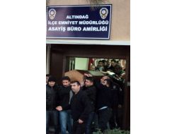 Cinnet Getiren Polis, Şoförlüğünü Yaptığı Emniyet Amirini De Öldürdü