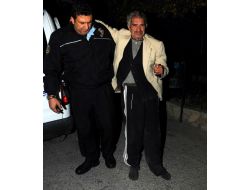 Oğlu Tarafından Sokağa Atılan Yaşlı Adama Polis Sahip Çıktı