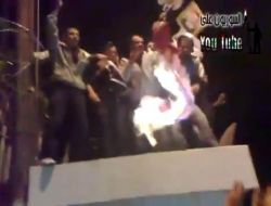 Suriye’de Rejim Yanlıları Türk Bayrağı Yaktı