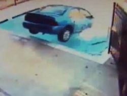 Yaşlı Kadın Arabasıyla Havuza Böyle Daldı