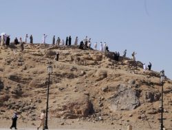 Hacılar, Kutsal Yerleri Ziyaret Ediyor