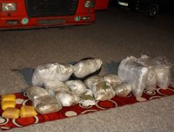 Yardım Tırına Uyuşturucu Yüklenmiş