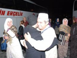 İLK HACI KAFİLESİ DÖNDÜ