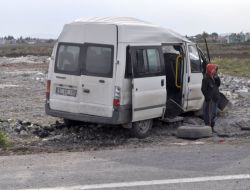 Servis Minibüsü Devrildi: 7 Yaralı
