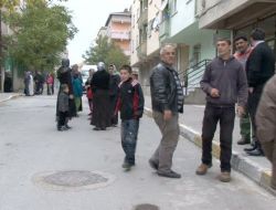 Pendik'te Çıkan Yangında Bir Çocuk Öldü, İkisi Yaralandı