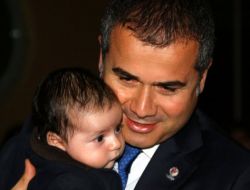 Bakan Kılıç, İki Aylık Oğlu İçin Kabine Üyelerine Yemek Verdi