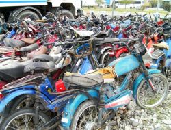 Çürümeye Terk Edilen Motosikletler, 10 Yıldır Alınmayı Bekliyor