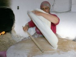 Haymana'da Kadınlar Kışlık Yufkalarını Hazırlıyor