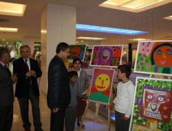 Çocuklar, Çocuk Gözüyle Sergileniyor