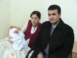 Depremzede Aileyi Yeni Doğan Gülay Bebek Teselli Etti