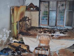 Yangında Evini Kaybeden Kadın, Yetkililerden Yardım Bekliyor