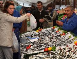 Modern Tezgahlardan Balıkçı Da Vatandaş Da Memnun