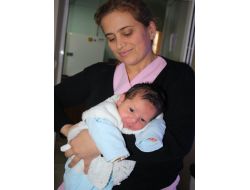 Terk Edilen Bebek Donmak Üzereyken Bulundu