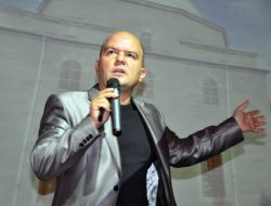 "Kanuni İçki İçmez, Padişah Eşleri Taç Takmazdı"