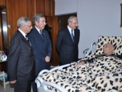 Kılıçdaroğlu Denktaş'ı Ziyaret Etti