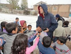 Depremzedelere 2 Tırlık Yardım