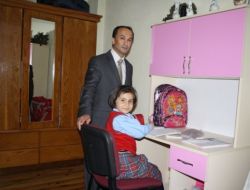 Güce’de 105 Öğrenciye Çalışma Masası Dağıtıldı.