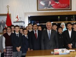 Bilgi Evi Öğrencilerinden Başkan Özden’e Teşekkür Ziyareti