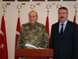 Orgeneral Kıvrıkoğlu İzmir Valisi Kıraç'ı Ziyaret Etti