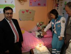 Evde Sağlık Hizmeti Verilen Hastaya Doğum Günü Sürprizi