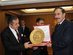 Sağlık Bakanı Yardımcısı Kafkas, Palandöken Belediyesi'ni Ziyaret Etti