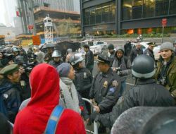 Protestocular New York Polisi İle Çatıştı, 240 Kişi Gözaltına Alındı