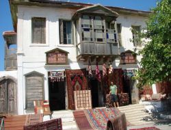 Kök Boyası Halıların Kullanma Ömrü Uzun Oluyor