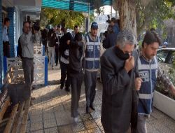 İzmir'de 7 Bin 500 Şişe Kaçak İçki Ele Geçirildi,  16 Kişi Gözaltında!