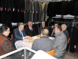 Vali Kahraman Esnafla Kahvaltı Yaptı