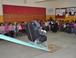 Polisin Hazırlayıp Anlattığı Çocuk Koltuğu Düzeneği Büyük İlgi Çekti